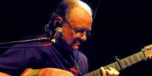Satriani előtt Adrian Legg