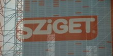 Hatvanháromezer ember a hetvenhat hektáros fesztivál első napján