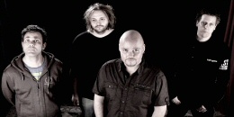 Jamie Winchester és zenekara karácsonyi unplugged koncertet ad