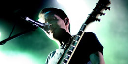 A Sigur Rós énekes kísérletezik