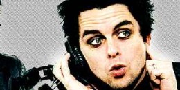Billie Joe Armstrong (Green Day) drogdílert játszik