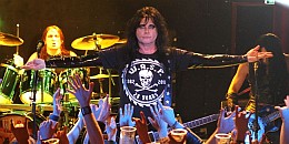 Tűzriadó és vér a W.A.S.P. koncerteken