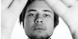 8 év tömeghipnózis, 150 party, 50.000 páciens - Tim Green