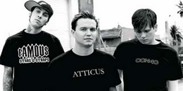 Blink-182: júliusra végeznek