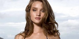 Jason Statham zselépáncélt adott Rosie Huntington-Whiterley-ra