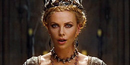 Charlize Theron megszenved a művészetért