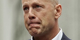 Bruce Willis: kigyúrt kopasz shotgunnal