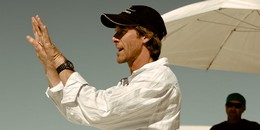 Michael Bay, a Transformers-filmek alkotója beváltotja fenyegetését
