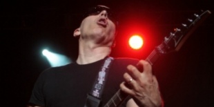 Joe Satriani (USA)