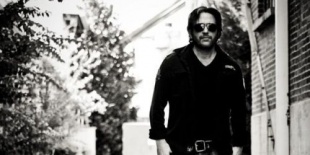 Kip Winger: szívdöglesztő rocksztár akusztikus koncertje Budapesten