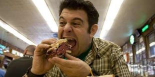 Szombatonként Adam Richman eteti a Spektrum nézőit