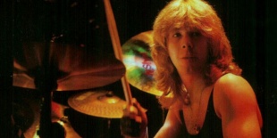 Elhuny Clive Burr, az Iron Maiden ex-dobosa