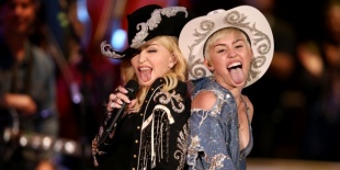 Szexi cowboy kalapban csábította el Miley Cyrus Madonnát