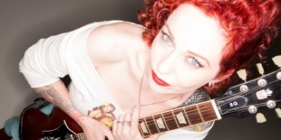 Anneke van Giersbergen a svájci Eluveitie (Anna Murphy) egykori énekesnőjével érkezik