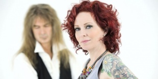 Teltházas koncertet ad Budapesten Arjen Lucassen és Anneke van Giersbergen