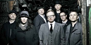 Flogging Molly a Barba Negra Track-ben