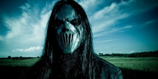 Saját testvére szúrta meg a Slipknot gitárosát