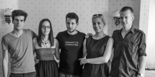 Magyarországon tanít a Rém rendes család forgatókönyvírója