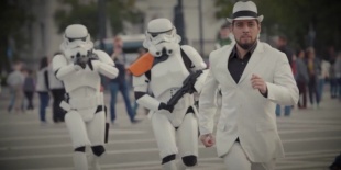 Darth Vader üldözőbe vette a PASO énekesét