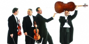 A komolyzene Monty Pythonja Pécsen - MozART Group