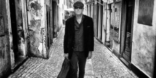 David J: a Budapesten a Bauhaus zenekar egykori basszere