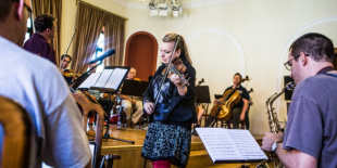 Világzenél a Liszt Ferenc Kamarazenekar Kapolcson