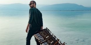 Ólafur Arnalds, Guillaume Perret, Masego, a Flat Earth Society és Dean Brown