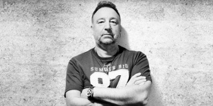 A Substance lemezekkel érkezik hozzánk Peter Hook