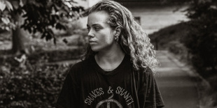 Először koncertezik Magyarországon Tash Sultana!
