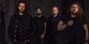 At Night I Fly: otthoni élő videó született a The Pit című dalhoz