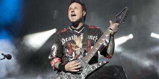 Five Finger Death Punch: hivatalosan is Andy James az új gitáros Jason Hook helyett