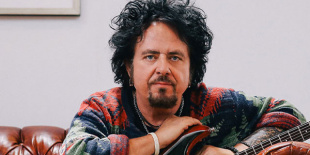 Meghallgatható Steve Lukather szólólemezének címadó dala