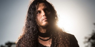 Jeff Scott Soto és mások az élő előadások hangsávokkal való támogatásáról