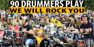 Így szól, amikor 90 dobos játssza a Queen We Will Rock You című dalát