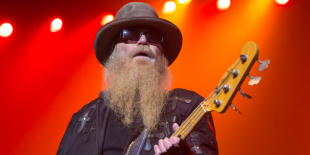 Elhunyt Dusty Hill, a ZZ Top basszusgitárosa