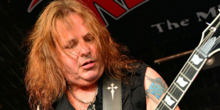 Ross ´The Boss´ Friedman: durván beszólt a Manowar-nak, majd elnézést kért
