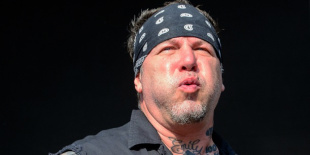 Roger Miret: ismét műteni kellett az Agnostic Front rákból felgyógyult énekesét