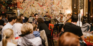 Egy éjszaka, amikor klasszikus zenére bulizik Budapest