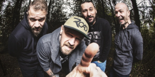 ´Tenni, tenni, tenni!´ - jótékonysági koncertet szervez a Vöröskereszt javára a Road, Down For Whatever, Juhász Marci és a Barba Negra
