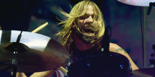 50 évesen elhunyt a Foo Fighters dobosa, Taylor Hawkins