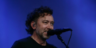 RISE AGAINST