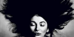 Kate Bush hihetetlen visszatérése a Running Up That Hill dalával