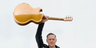 Bryan Adams Super Deluxe kiadványa, a So Happy It Hurts