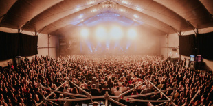 Teltházas koncertek a Barba Negrában - Új rendezvénycsarnok Budapesten, ez a Barba Negra Red Stage