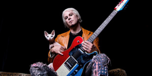 Így játszik Mötley Crüe-t John 5