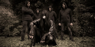 Bemutatkozó koronggal jelentkezett a gothic doom metal banda, a HYLDR