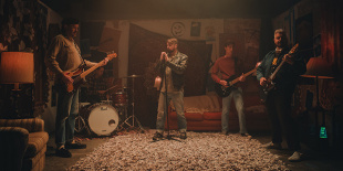 A Misery Made Me Deluxe kiadvány egy újabb ütős dobás a Silverstein-től.