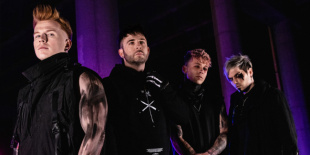 Az From Ashes To New zenekar az Armageddon című új dalával vezeti fel a július 28-án megjelenő Blackout koncepciós albumát