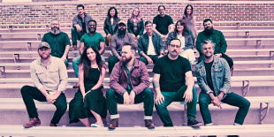 Itt van az Aaron West and the Roaring Twenties újabb epikus balladája, a Paying Bills at the End of the World