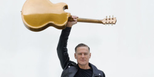 Bryan Adams is ellátogat hozzánk